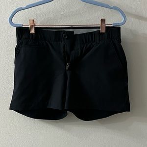 Under Armour black golf shorts size 4